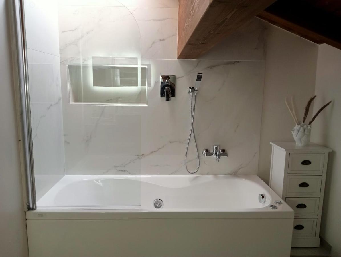 Casale Monte Valestra Bed & Breakfast Bebbio Dış mekan fotoğraf