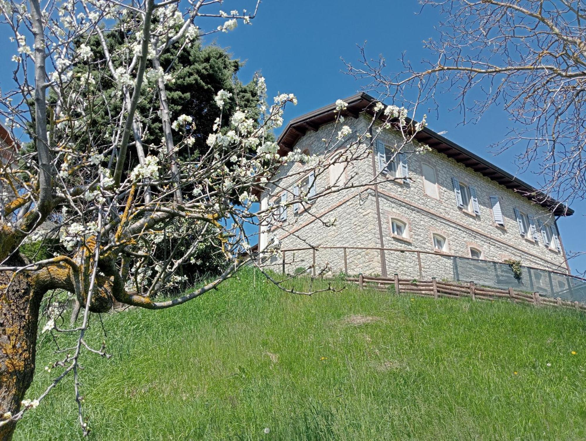 Casale Monte Valestra Bed & Breakfast Bebbio Dış mekan fotoğraf